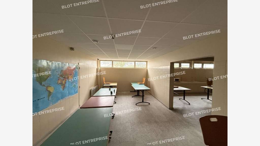 A louer entrepôt de 21 170m² à Argentré-du-Plessis