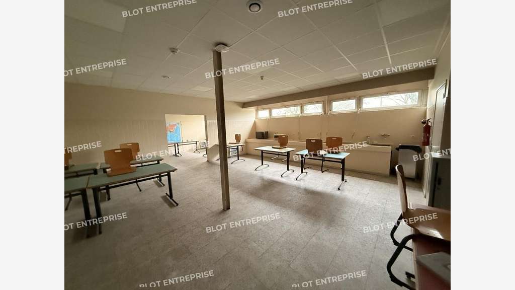 A louer entrepôt de 21 170m² à Argentré-du-Plessis