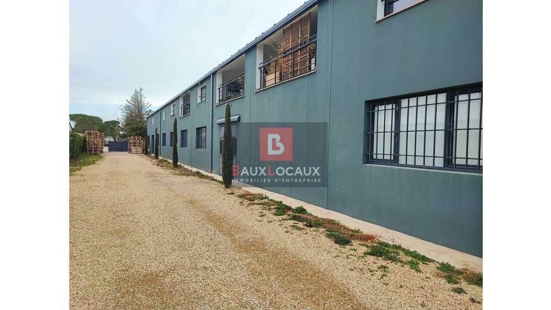 A louer entrepôt activités 350m² en zai à Arles