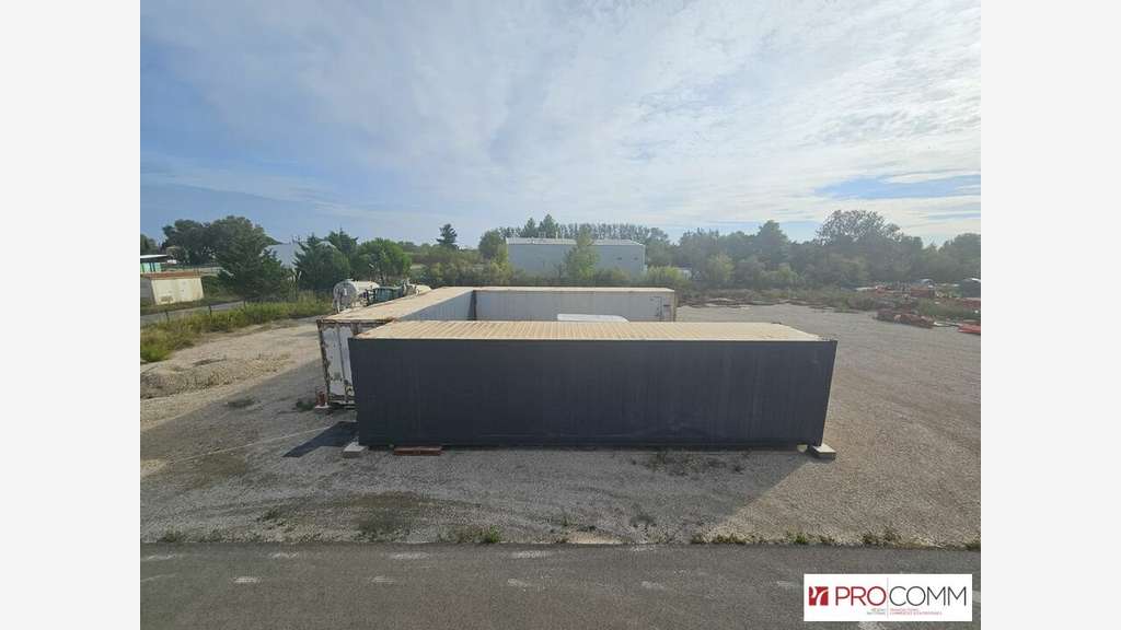 A louer site pro 190m² Arles proche grands axes