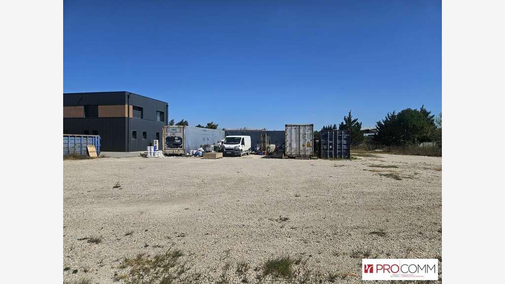A louer site pro 190m² Arles proche grands axes