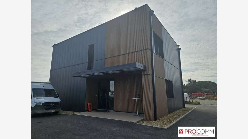 A louer site pro 190m² Arles proche grands axes