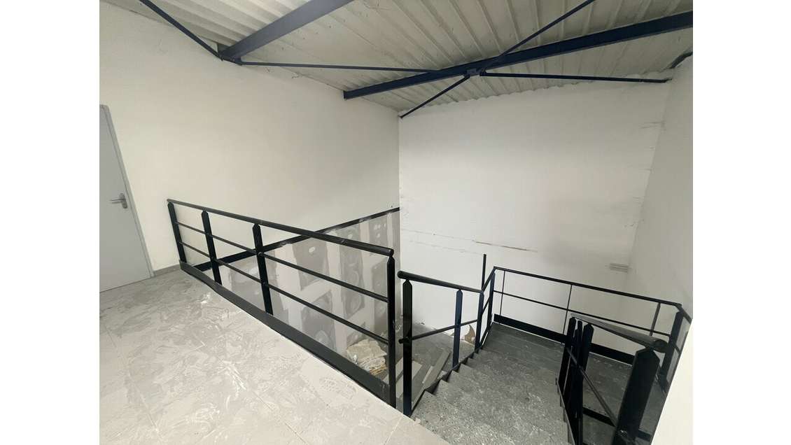 ARLES - MIXTE ACTIVITES-BUREAUX à louer