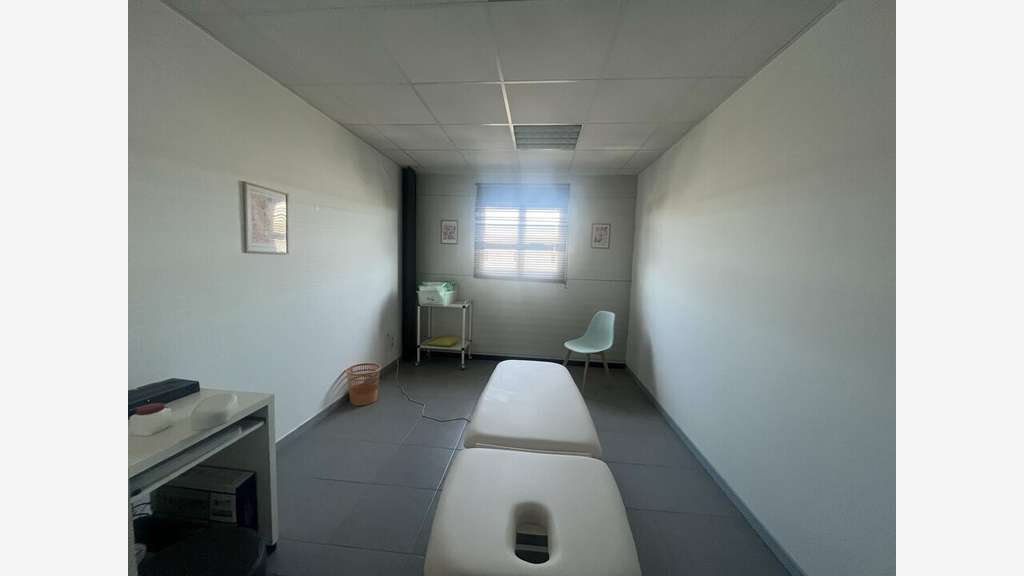ARLES - MIXTE ACTIVITES-BUREAUX à louer