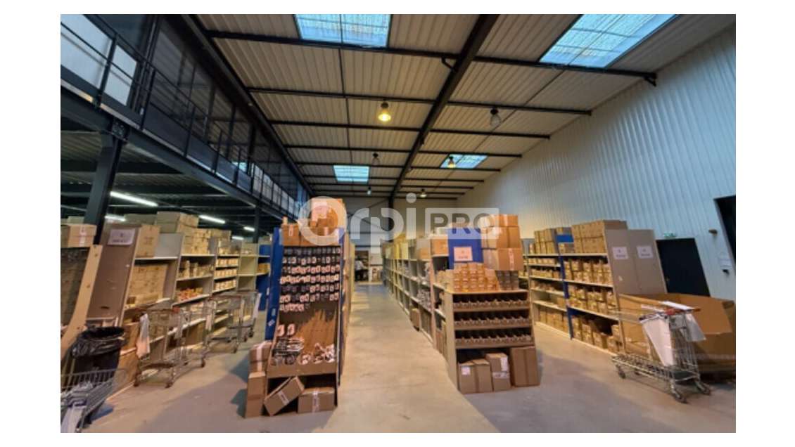 A louer local d'activité de 1 950m² à Arnas