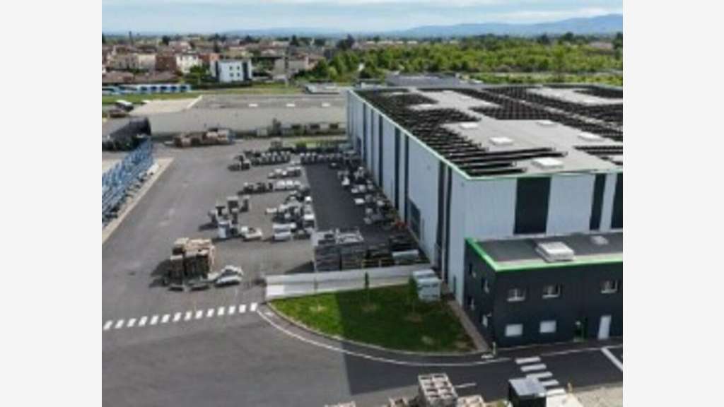A louer local mixte 1881m² à Arnas