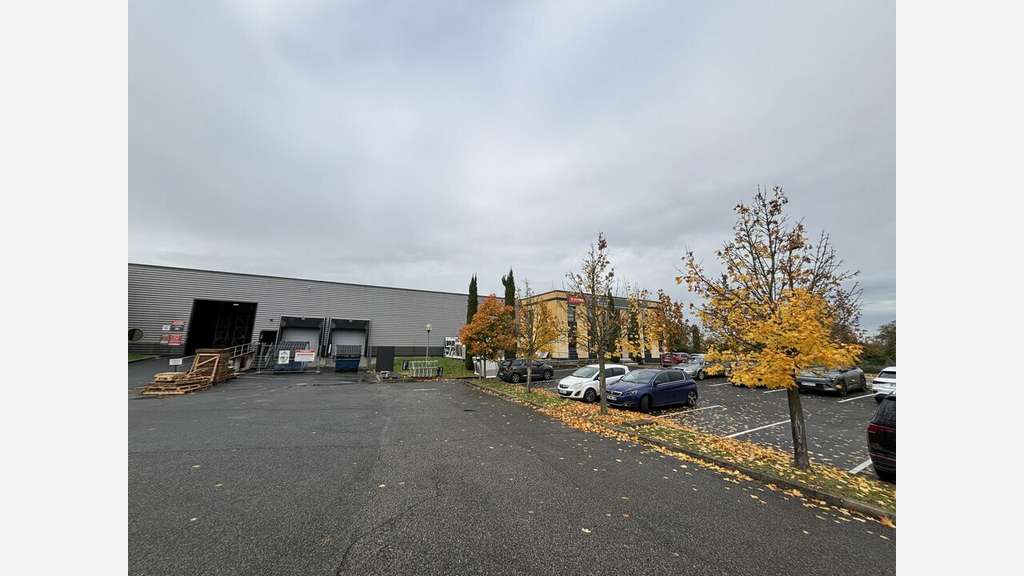 Local d'activité 1440m² à louer à Arnas