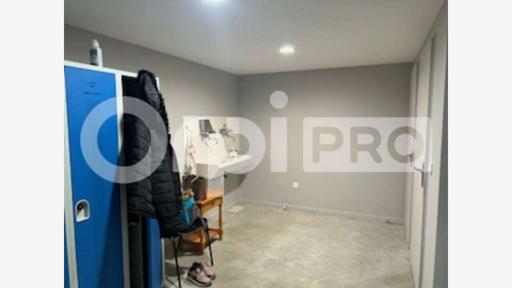 Très beau local d'activité 570m² à louer à Arnas