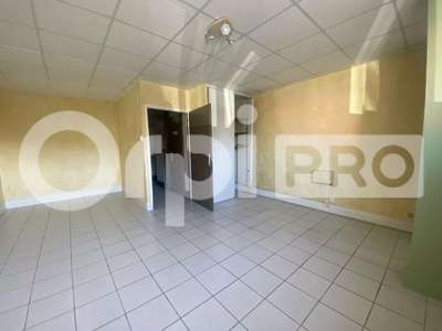 A louer local commercial 92m² à Arnas