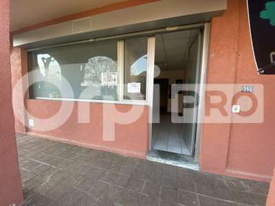 A louer local commercial 92m² à Arnas