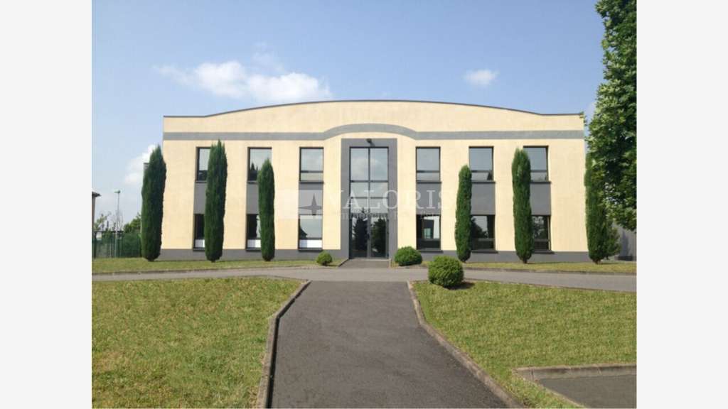 Locaux 1440m² à louer ZA d'Arnas Avenue de Joux