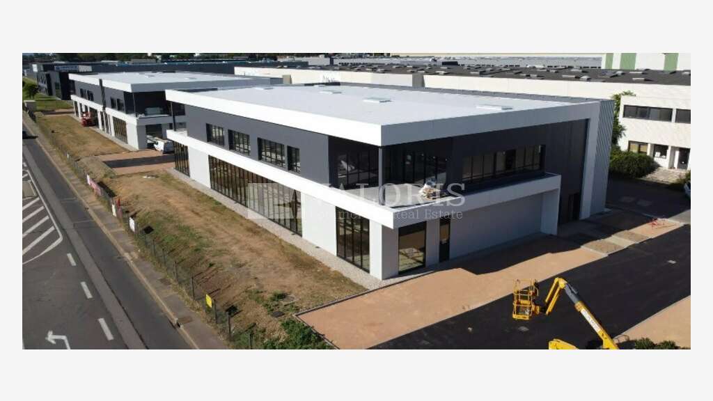 Locaux d'activité 1940m² à louer à Arnas 