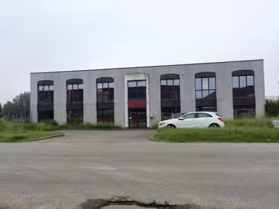 À louer – locaux d'activité de 880 m² à Arques