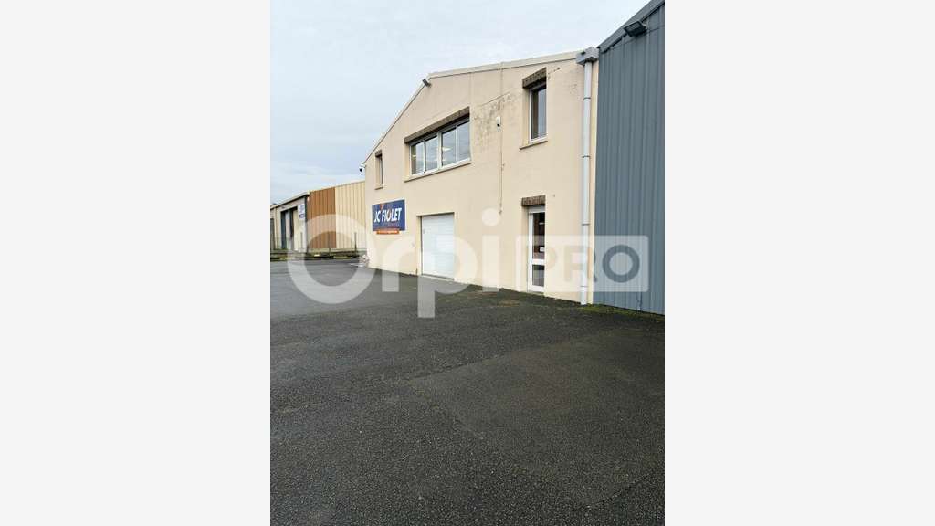 Entrepôt avec bureaux à louer à Arras ZI Est