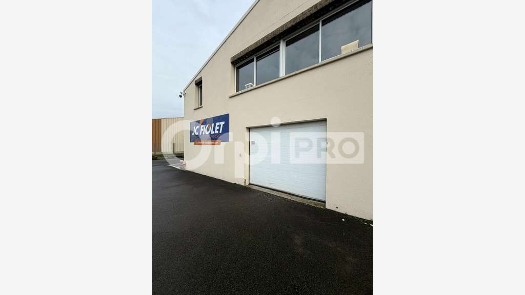 Entrepôt avec bureaux à louer à Arras ZI Est