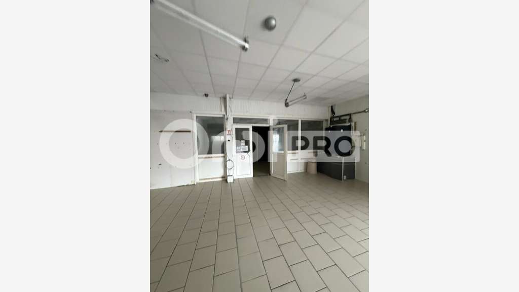 Entrepôt avec bureaux à louer à Arras ZI Est