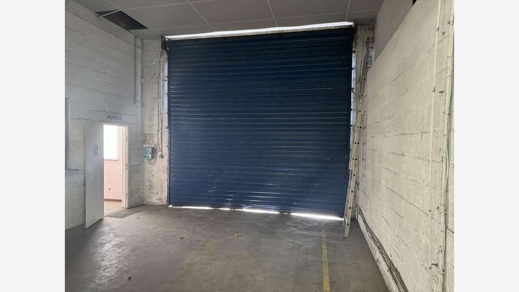 A louer entrepôt 1700m² Artigues-près-Bordeaux