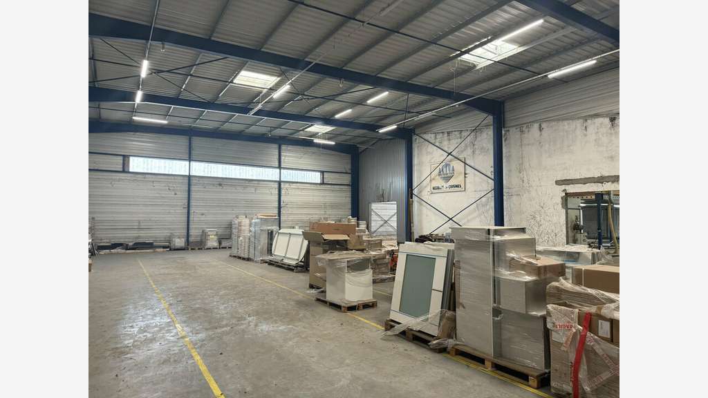 A louer entrepôt 1700m² Artigues-près-Bordeaux