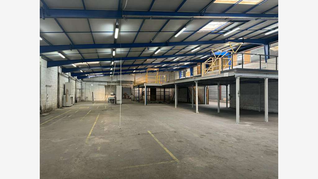 A louer entrepôt 1700m² Artigues-près-Bordeaux