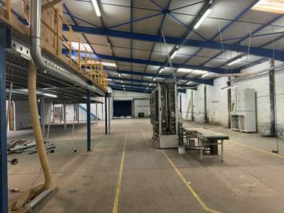 A louer entrepôt 1700m² Artigues-près-Bordeaux