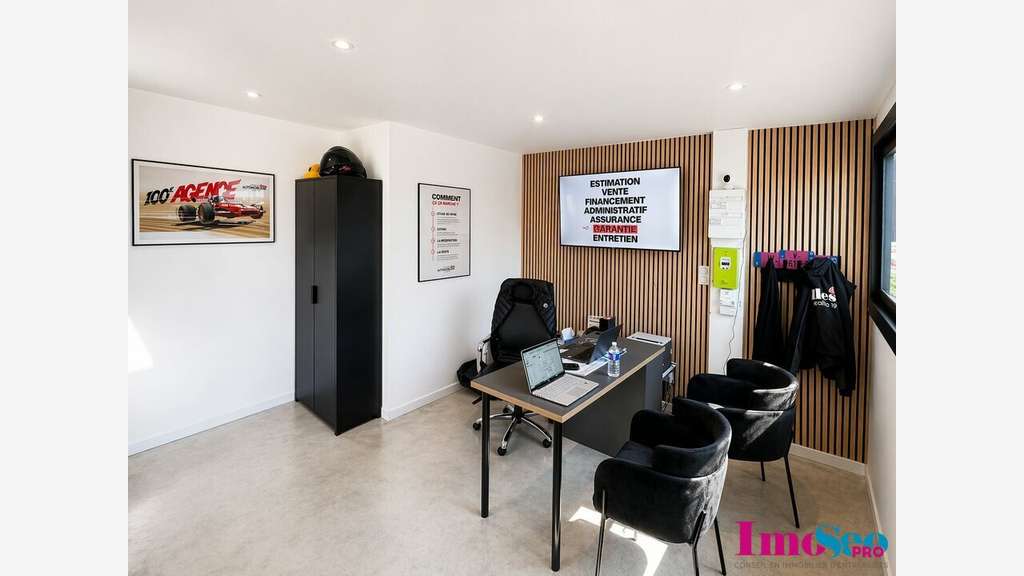 Entrepôt 127m² à louer à Artigues-près-Bordeaux