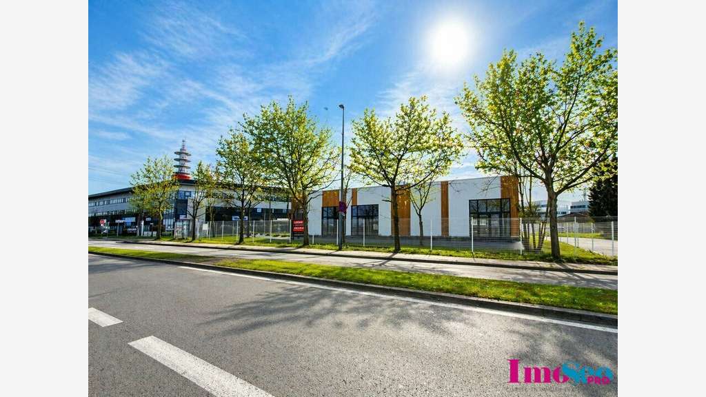 Entrepôt 127m² à louer à Artigues-près-Bordeaux