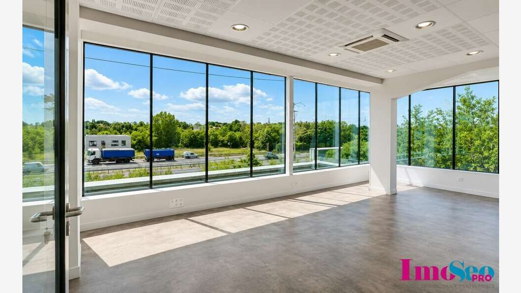 Entrepôt 500m² à louer à Artigues-près-Bordeaux