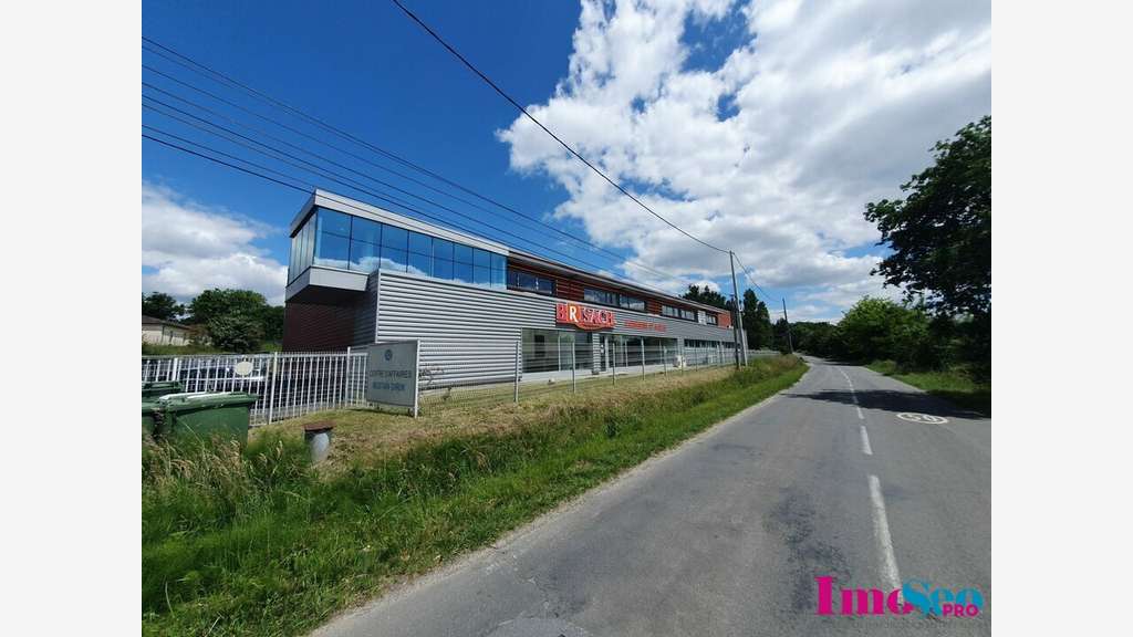 Entrepôt 500m² à louer à Artigues-près-Bordeaux