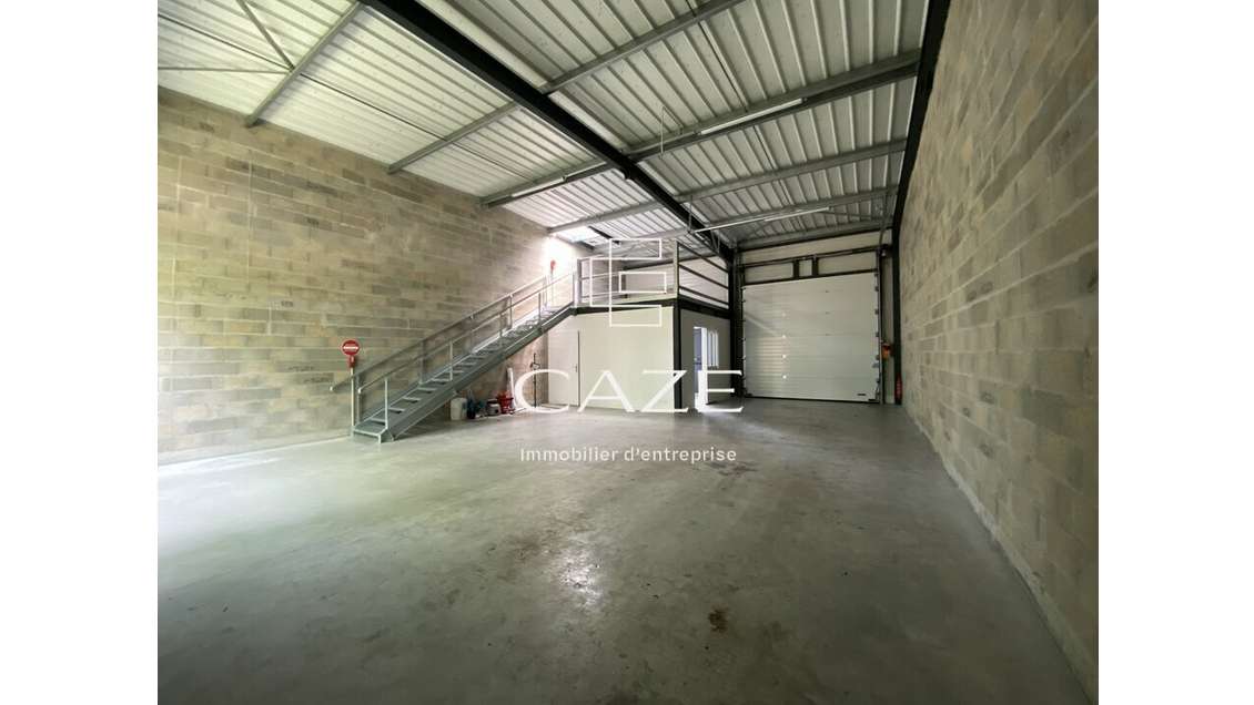 LOCAL D'ACTIVITE / SHOWROOM - PROCHE ROCADE