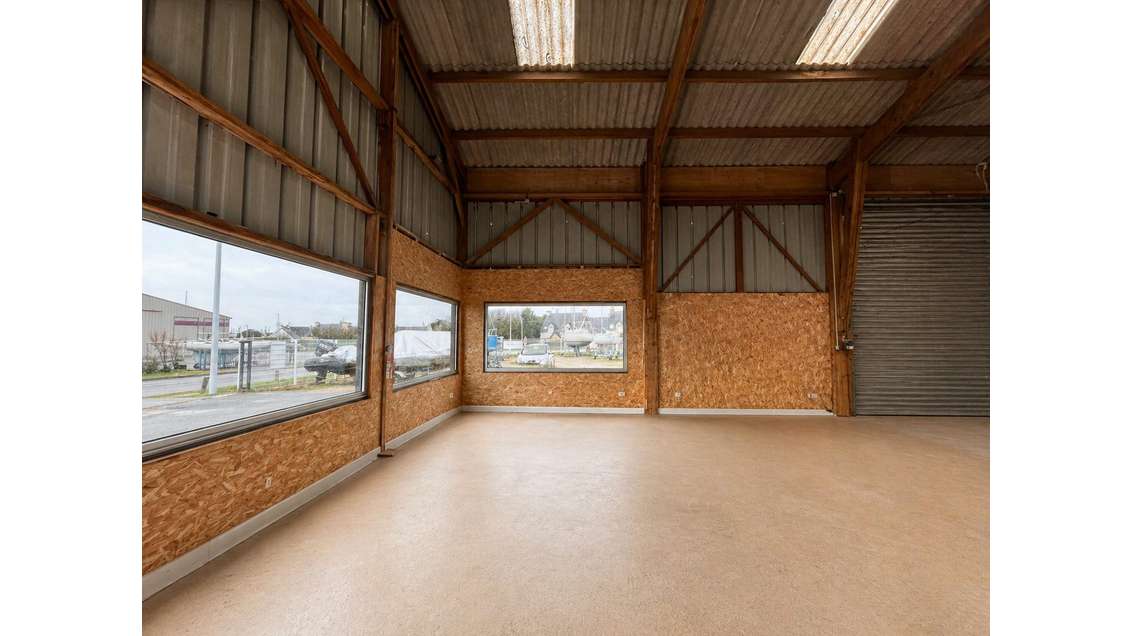 Local d'activité 240m² à louer en Pays d'Arzon 