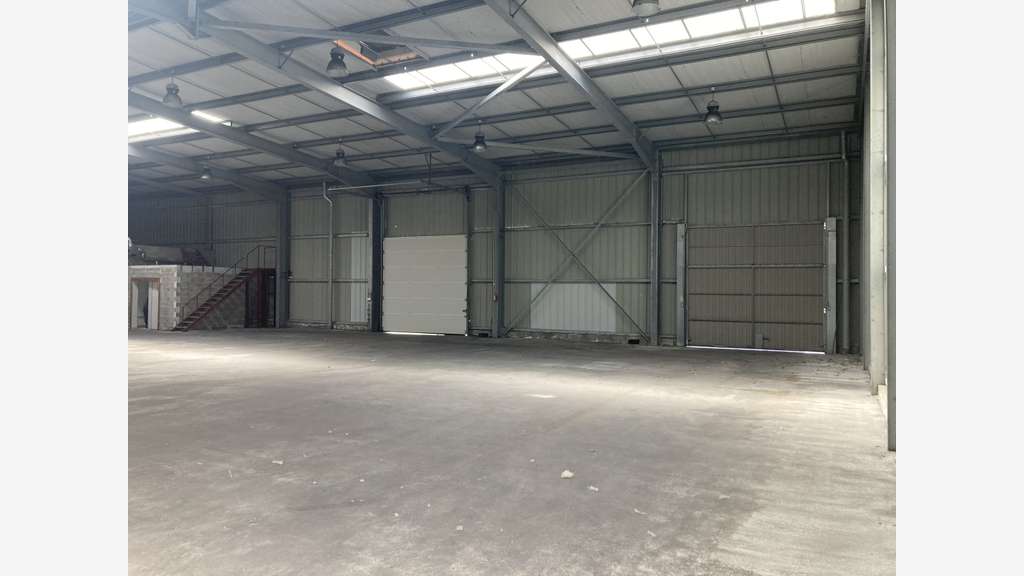 Batiment Indépendant 900 m² entrepôt/activité