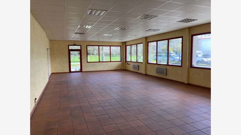 Batiment Indépendant 900 m² entrepôt/activité