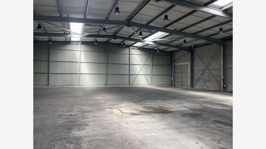 Batiment Indépendant 900 m² entrepôt/activité