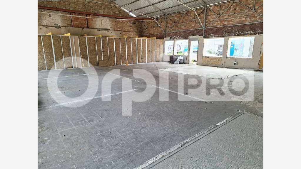Loue locaux d'activités de 1000 à 2850m² à Attichy