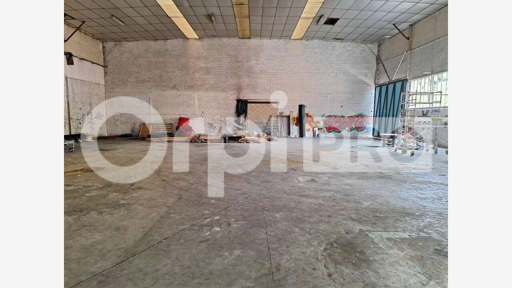 Loue locaux d'activités de 1000 à 2850m² à Attichy