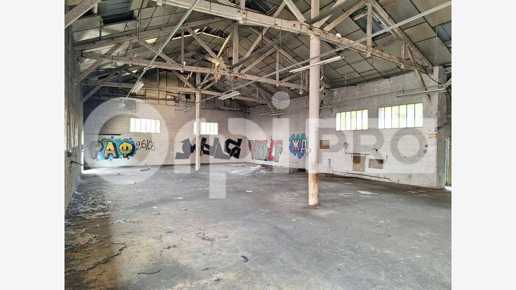 Loue locaux d'activité de 500 à 2850m² à Attichy