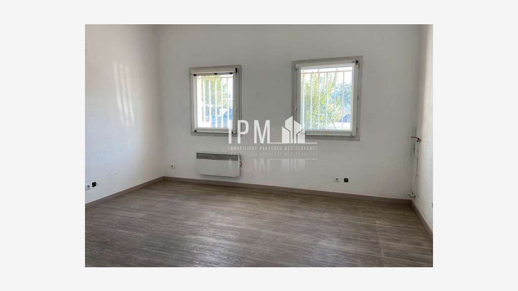 A louer local d'activité 370m² Aubagne ZA Napollon