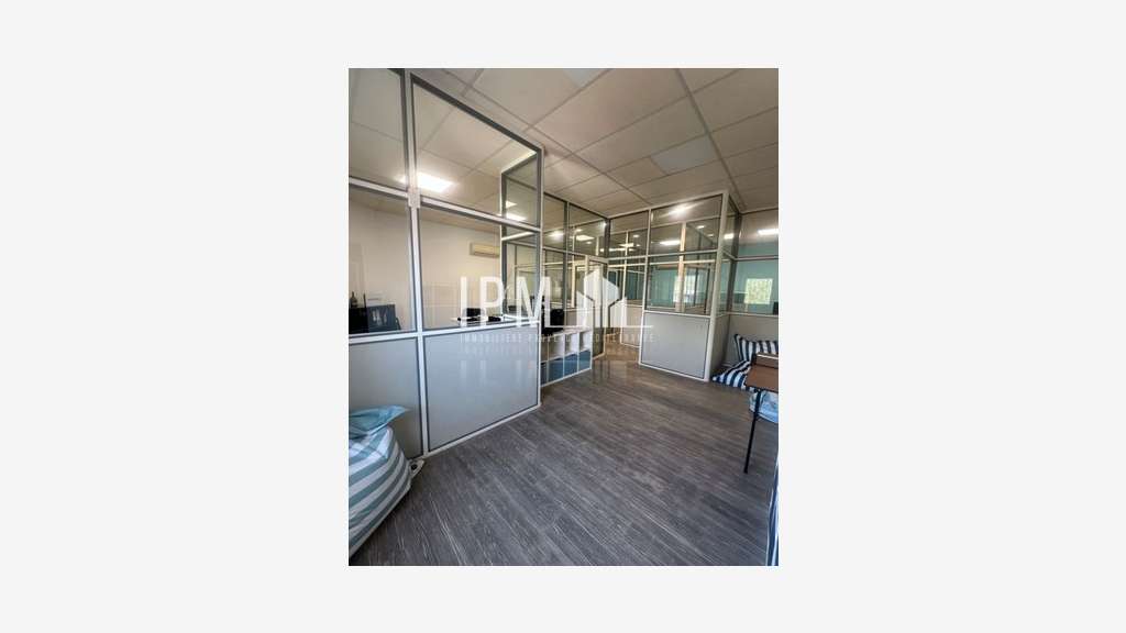 A louer local d'activité 370m² Aubagne ZA Napollon