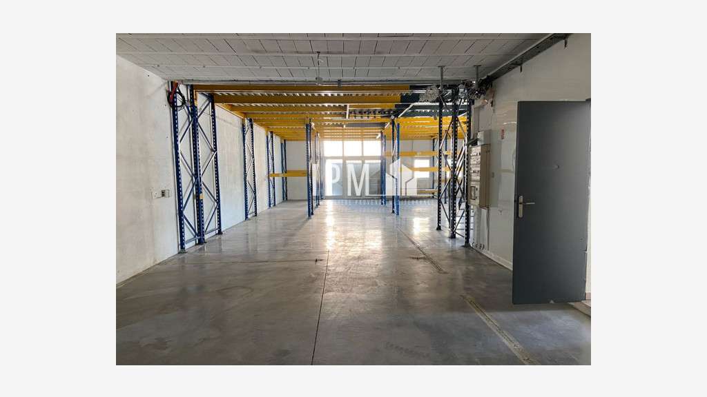 A louer local d'activité 370m² Aubagne ZA Napollon