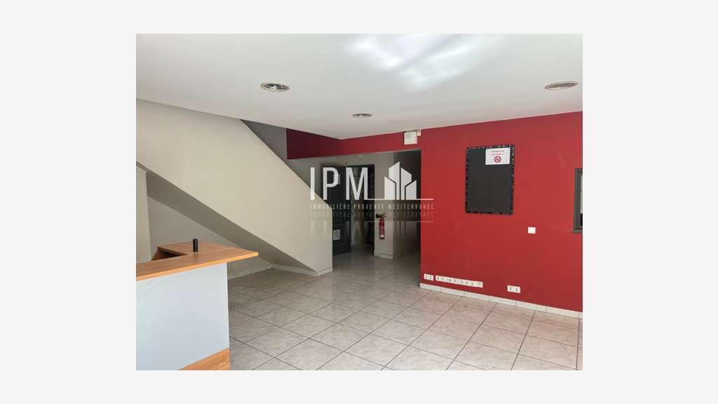 A louer local 780² divisible à Aubagne les Paluds