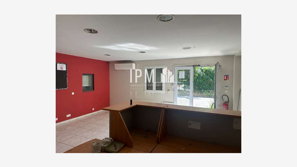 A louer local 780² divisible à Aubagne les Paluds