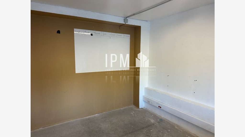 A louer local d'activité 200m² à Aubagne