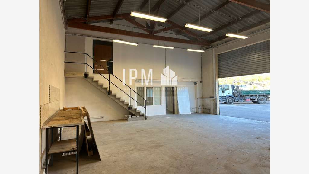 A louer local d'activité 200m² à Aubagne