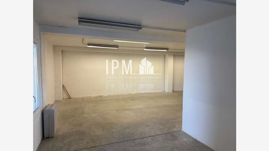 A louer local d'activité 200m² à Aubagne