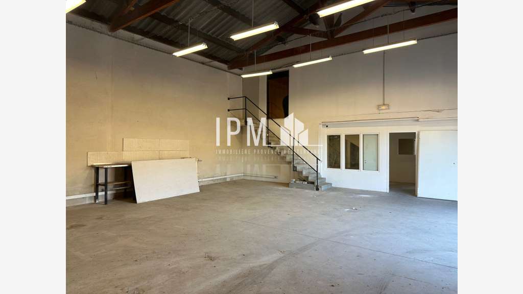 A louer local d'activité 200m² à Aubagne