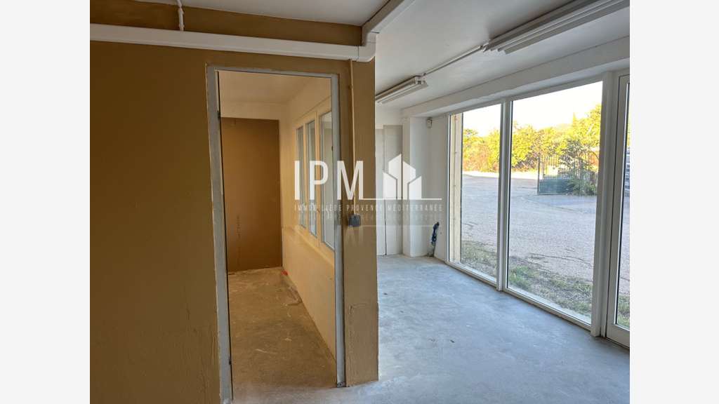 A louer local d'activité 200m² à Aubagne