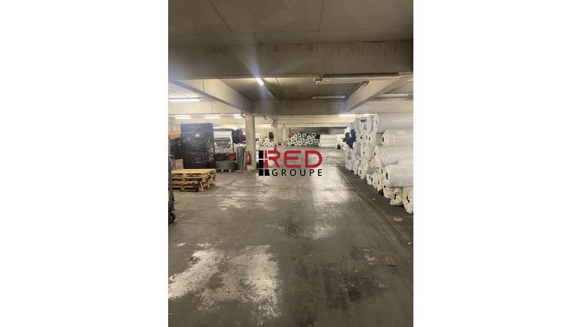 Location locaux 2100m² à Aubagne proche autoroutes