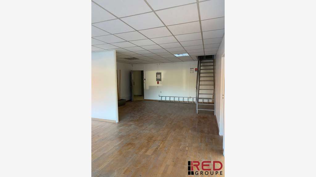 A louer local 199m² R+1 zone des Paluds à Aubagne