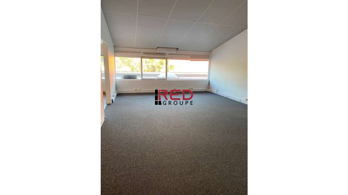 A louer local 199m² R+1 zone des Paluds à Aubagne