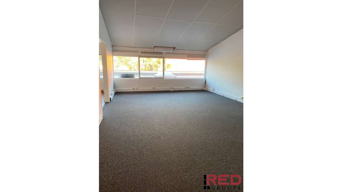 A louer local 199m² R+1 zone des Paluds à Aubagne